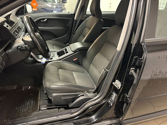 Volvo V70 7 of 9