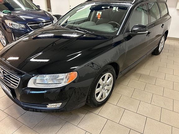Volvo V70 3 of 9