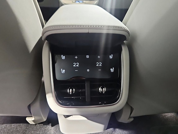 Volvo ES90 11 of 13