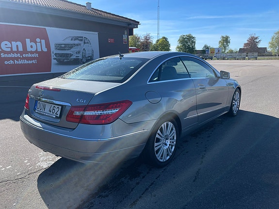 Mercedes-Benz E250 3 of 5