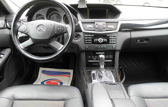 Mercedes-Benz E220 4 of 4