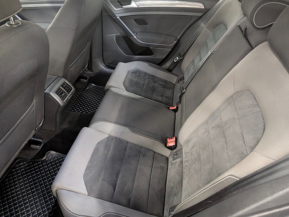 Volkswagen Golf Alltrack 9 of 20