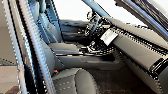 Land Rover Range Rover Sport 3 of 5