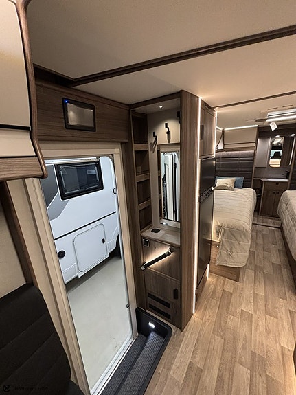 Kabe Travel Master Royal X 780 LT 15 of 27