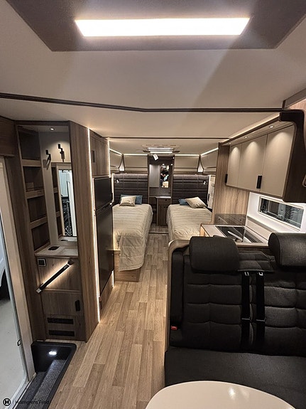 Kabe Travel Master Royal X 780 LT 14 of 27