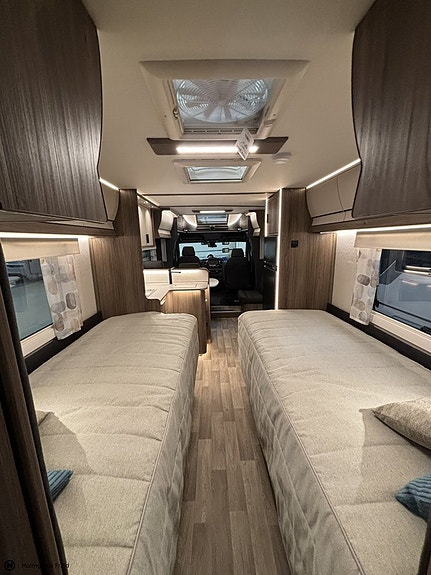 Kabe Travel Master Royal X 780 LT 22 of 27