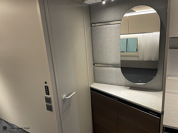 Adria Alpina 583 LP 16 of 21