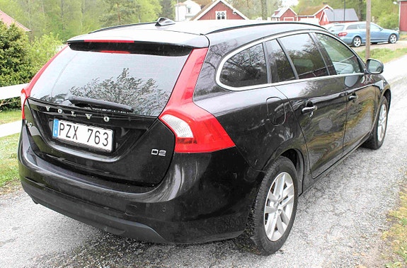 Volvo V60 2 of 4