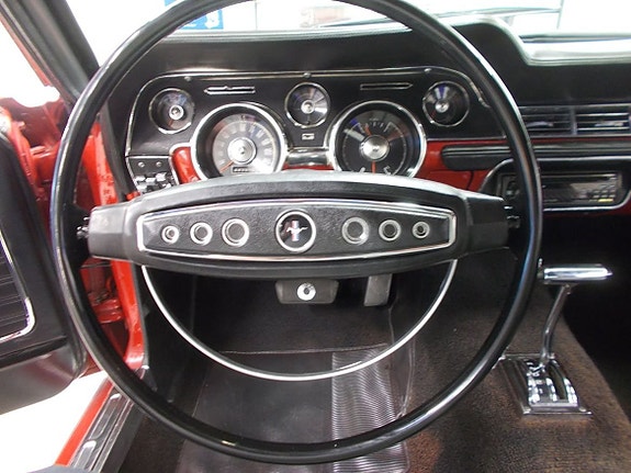 Ford Mustang 14 of 25