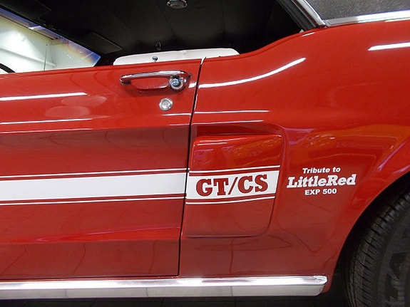 Ford Mustang 9 of 25
