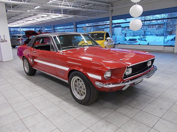 Ford Mustang 4 of 5