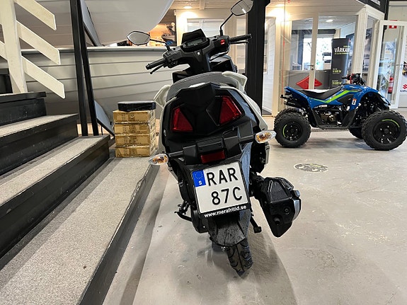Suzuki UN 125 Sport 3 of 6