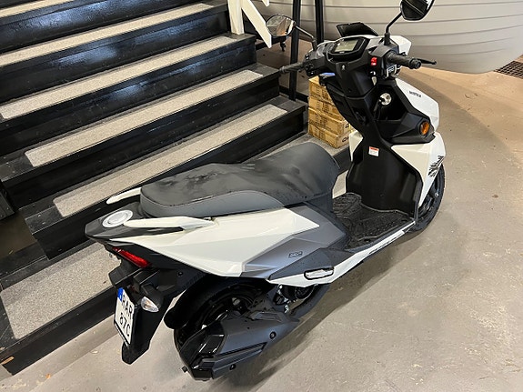 Suzuki UN 125 Sport 4 of 6