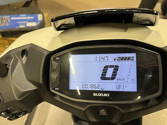 Suzuki UN 125 Sport 6 of 6