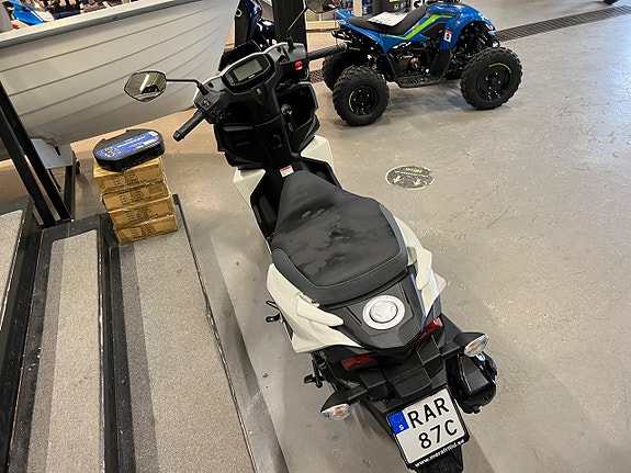 Suzuki UN 125 Sport 5 of 6