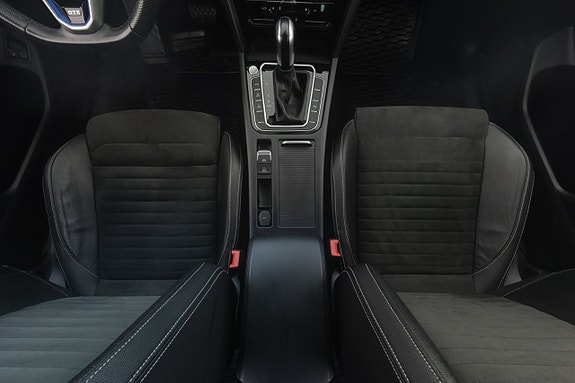 Volkswagen Passat 13 of 26