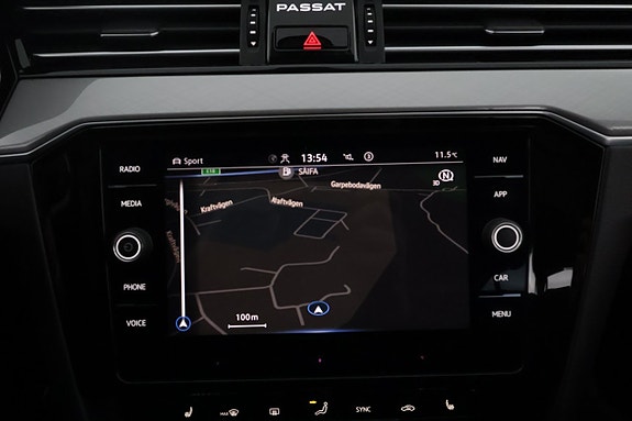 Volkswagen Passat 18 of 26