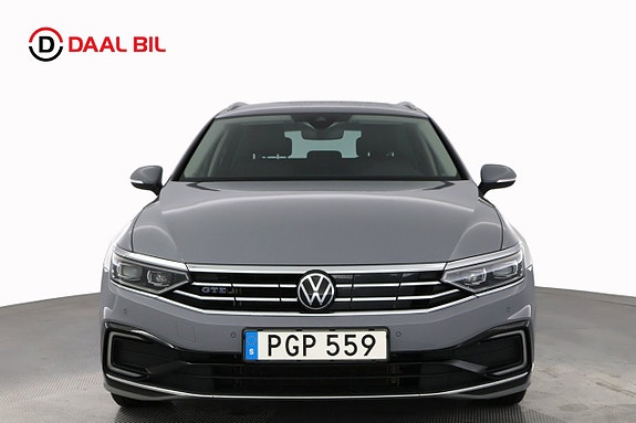 Volkswagen Passat 2 of 5
