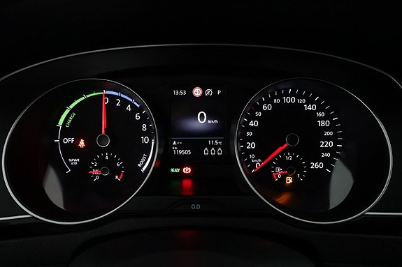 Volkswagen Passat 15 of 26
