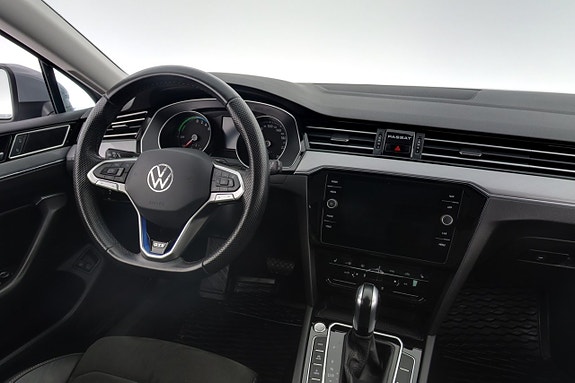 Volkswagen Passat 14 of 26
