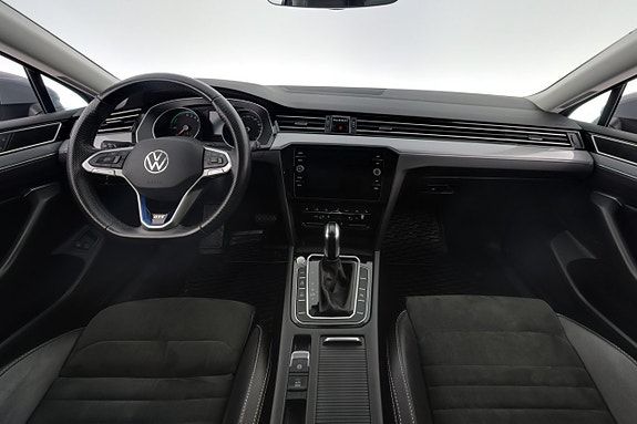 Volkswagen Passat 12 of 26