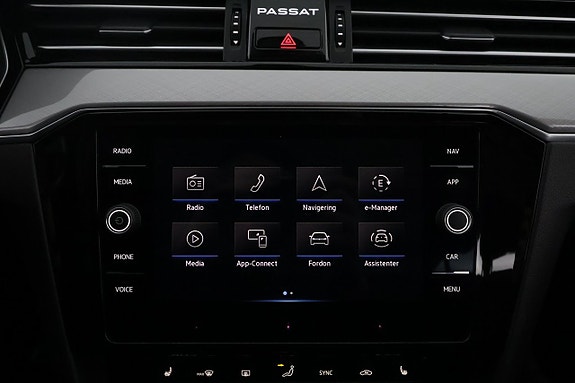 Volkswagen Passat 16 of 26