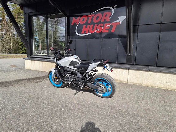 Yamaha MT-09 -24 3 of 4
