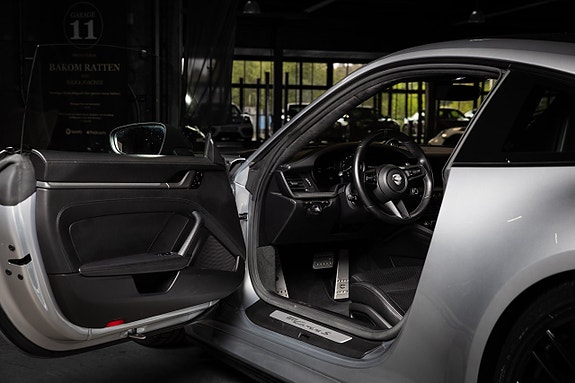 Porsche 992 8 of 30