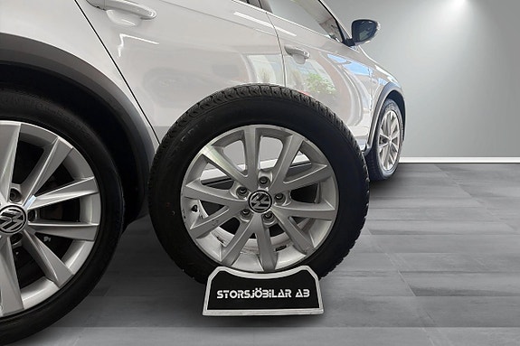 Volkswagen Passat Alltrack 13 of 19