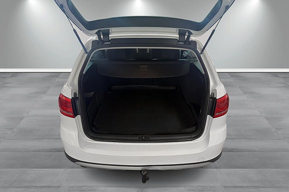 Volkswagen Passat Alltrack 12 of 19