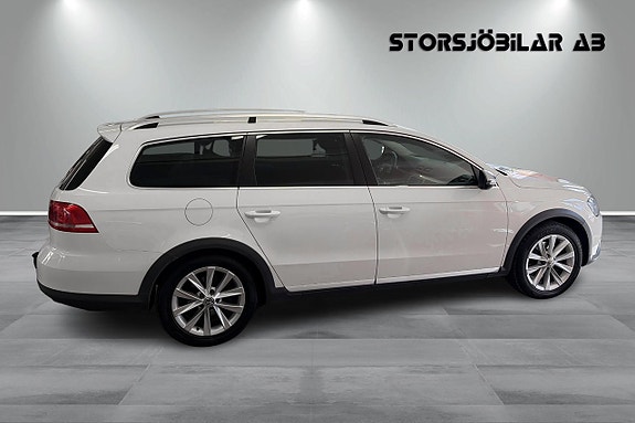 Volkswagen Passat Alltrack 2 of 5