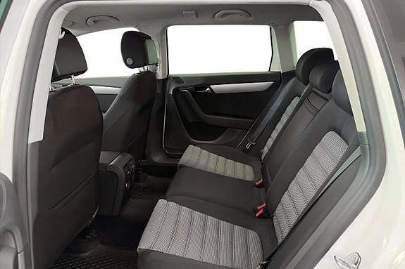 Volkswagen Passat Alltrack 10 of 19