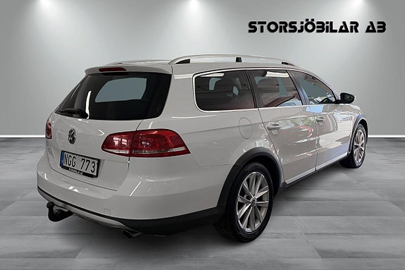 Volkswagen Passat Alltrack 3 of 5