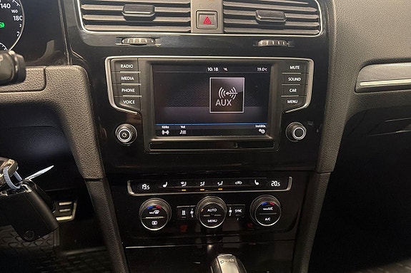 Volkswagen Golf VII 16 of 26