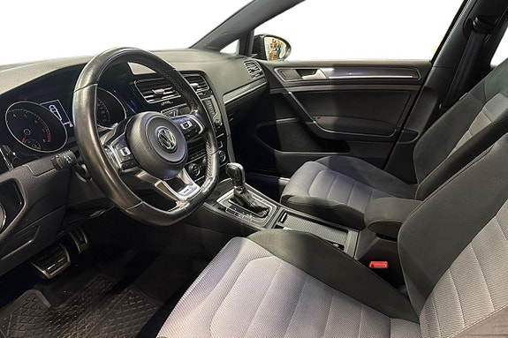 Volkswagen Golf VII 10 of 26