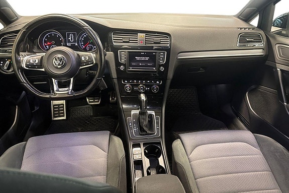 Volkswagen Golf VII 13 of 26