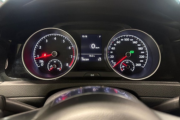 Volkswagen Golf VII 15 of 26