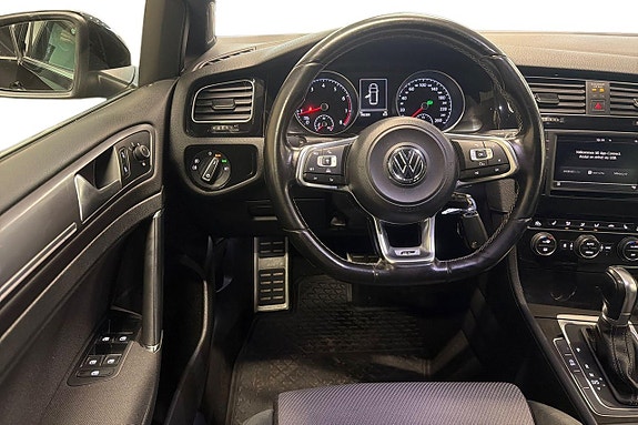 Volkswagen Golf VII 14 of 26