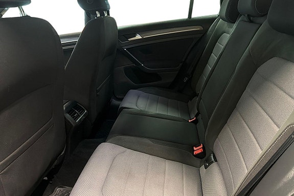 Volkswagen Golf VII 12 of 26