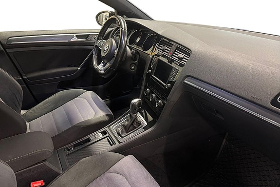 Volkswagen Golf VII 9 of 26