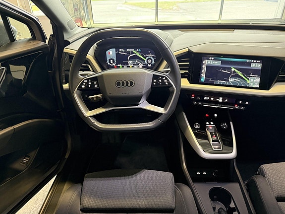 Audi Q4 e-tron 4 of 5