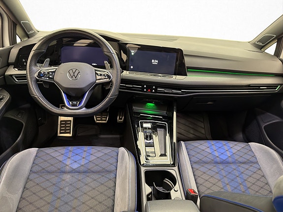 Volkswagen Golf VIII 12 of 30