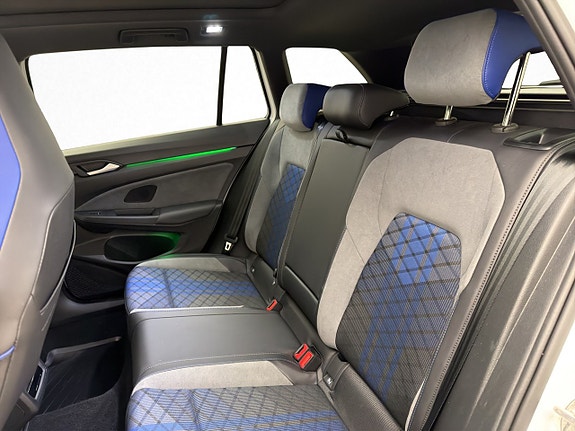 Volkswagen Golf VIII 24 of 30