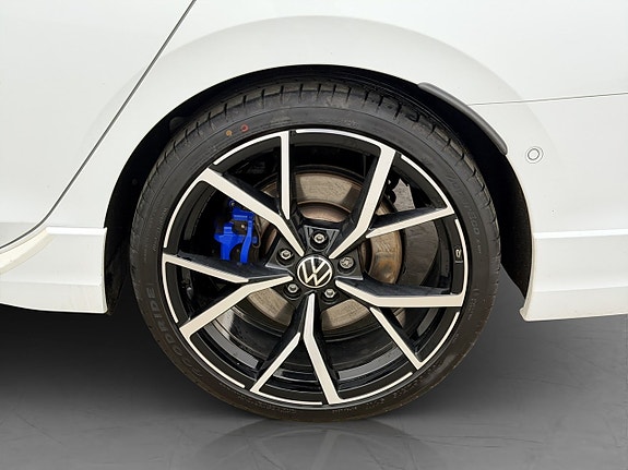 Volkswagen Golf VIII 28 of 30