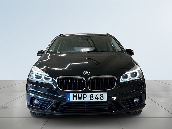 BMW 218 2 of 5