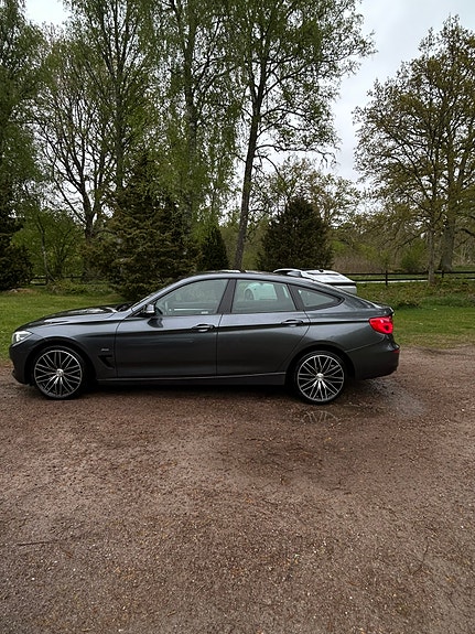 BMW 320d 2 of 5
