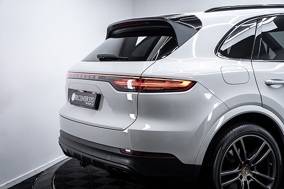 Porsche Cayenne S 13 of 27