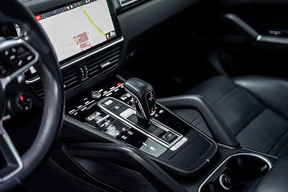 Porsche Cayenne S 17 of 27