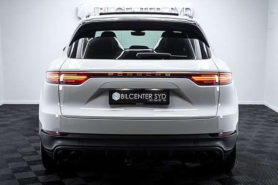 Porsche Cayenne S 11 of 27