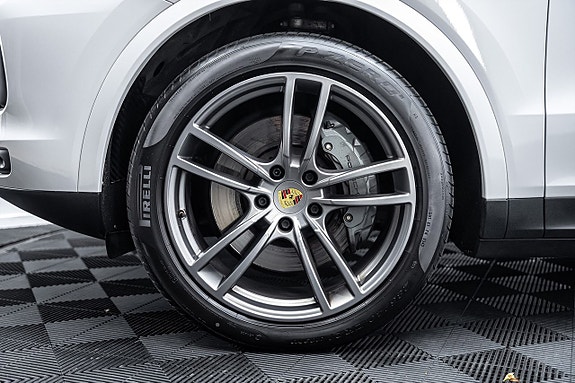 Porsche Cayenne S 7 of 27